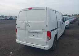 2017 NISSAN NV200