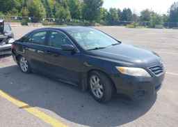 2011 TOYOTA CAMRY SE