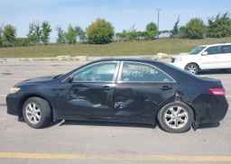 2011 TOYOTA CAMRY SE