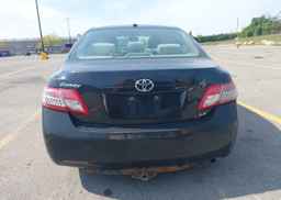 2011 TOYOTA CAMRY SE