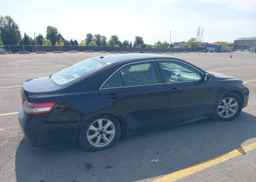 2011 TOYOTA CAMRY SE