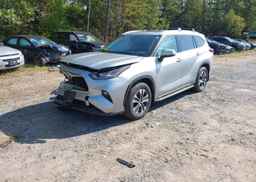 2022 TOYOTA highlander xle