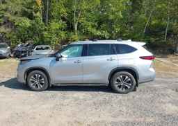 2022 TOYOTA highlander xle