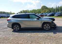 2022 TOYOTA highlander xle