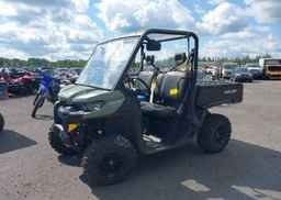 2018 CAN-AM DEFENDER HD8