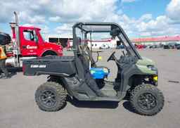 2018 CAN-AM DEFENDER HD8