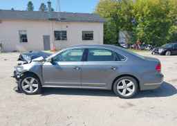 2015 VOLKSWAGEN PASSAT SE