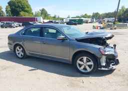 2015 VOLKSWAGEN PASSAT SE