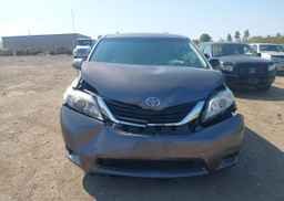 2011 TOYOTA SIENNA LE