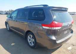 2011 TOYOTA SIENNA LE
