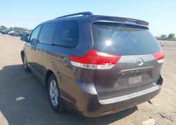 2011 TOYOTA SIENNA LE
