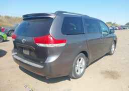 2011 TOYOTA SIENNA LE