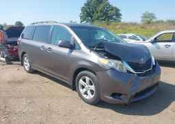 2011 TOYOTA SIENNA LE