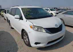 2013 TOYOTA SIENNA LE V6