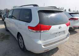 2013 TOYOTA SIENNA LE V6