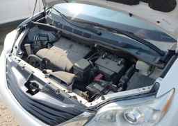 2013 TOYOTA SIENNA LE V6