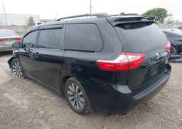 2018 TOYOTA SIENNA