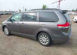 2014 TOYOTA SIENNA XLE
