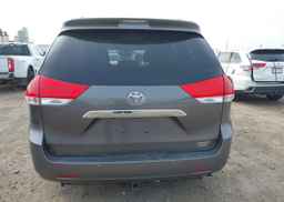 2014 TOYOTA SIENNA XLE