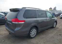 2014 TOYOTA SIENNA XLE