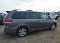 2014 TOYOTA SIENNA XLE