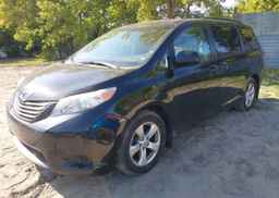 2014 TOYOTA SIENNA 7 PASSENGER