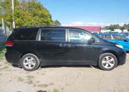 2014 TOYOTA SIENNA 7 PASSENGER