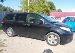 2014 TOYOTA SIENNA 7 PASSENGER