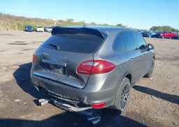 2014 PORSCHE CAYENNE