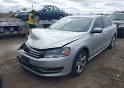 2013 VOLKSWAGEN PASSAT SE