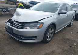 2013 VOLKSWAGEN PASSAT SE