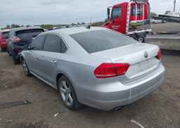 2013 VOLKSWAGEN PASSAT SE
