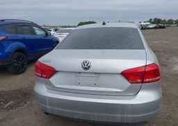 2013 VOLKSWAGEN PASSAT SE