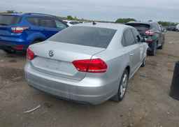 2013 VOLKSWAGEN PASSAT SE