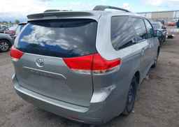 2013 TOYOTA SIENNA LE V6