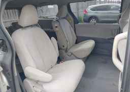 2013 TOYOTA SIENNA LE V6