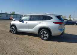 2022 TOYOTA highlander xle