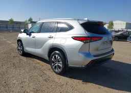 2022 TOYOTA highlander xle
