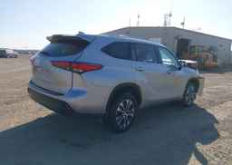 2022 TOYOTA highlander xle