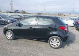 2013 MAZDA MAZDA2
