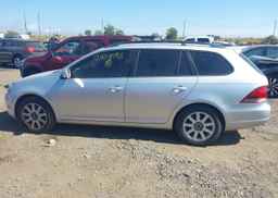 2011 VOLKSWAGEN GOLF 2.5L COMFORTLINE