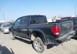2015 NISSAN TITAN