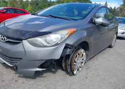 2013 HYUNDAI ELANTRA GL
