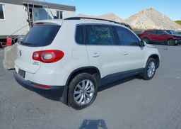 2011 VOLKSWAGEN TIGUAN S