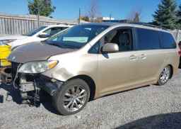 2013 TOYOTA SIENNA XLE