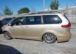 2013 TOYOTA SIENNA XLE