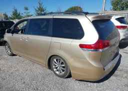 2013 TOYOTA SIENNA XLE