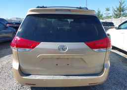 2013 TOYOTA SIENNA XLE