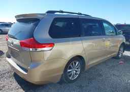 2013 TOYOTA SIENNA XLE
