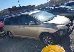 2013 TOYOTA SIENNA XLE